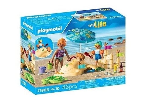 RODZINA NA PLAŻY