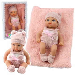 Lalka Bobas Niemowlak Z Kocykiem Biało-Różowe Ubranko Czapeczka 18 cm